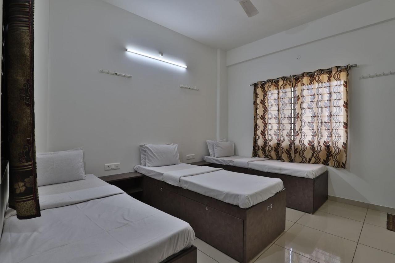 Spot On 38154 Shakti Hostel & Hotel Bhuj Zewnętrze zdjęcie