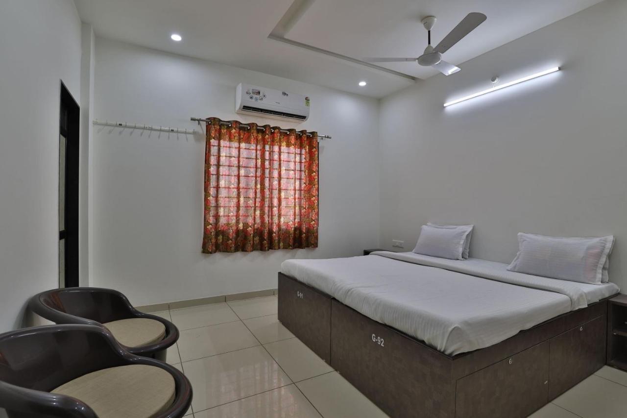 Spot On 38154 Shakti Hostel & Hotel Bhuj Zewnętrze zdjęcie